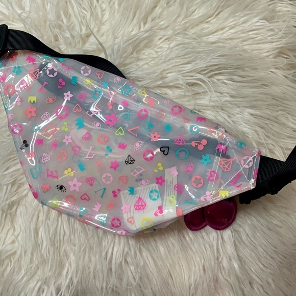 4201594LOVEFP12 Miss Gwen
Girls Love Tie Dye Fanny Pack
UPC: 0810029475891#HL1 - Picture 2 of 8